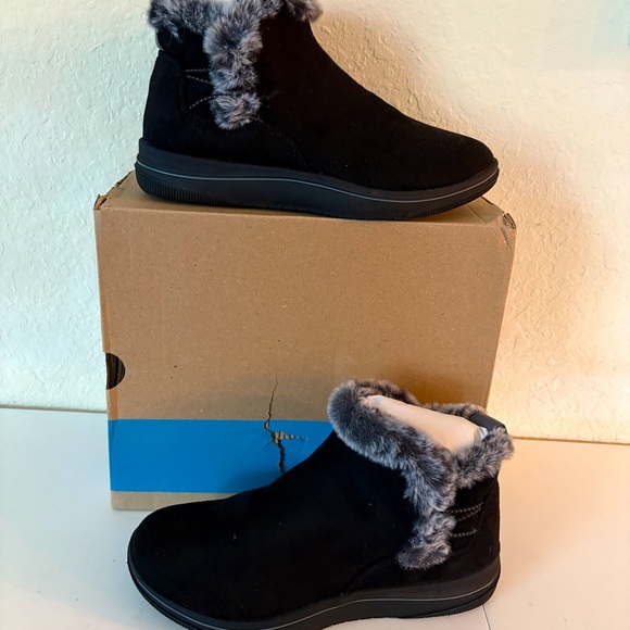Cloudsteppers By Clarks Women's Black Breeze Fur Cozy Booties Boots Size 7 - Picture 1 of 5